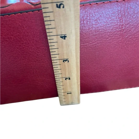 Elegant Red Hand Embossed Handbag Mauzari - Picture 6 of 10